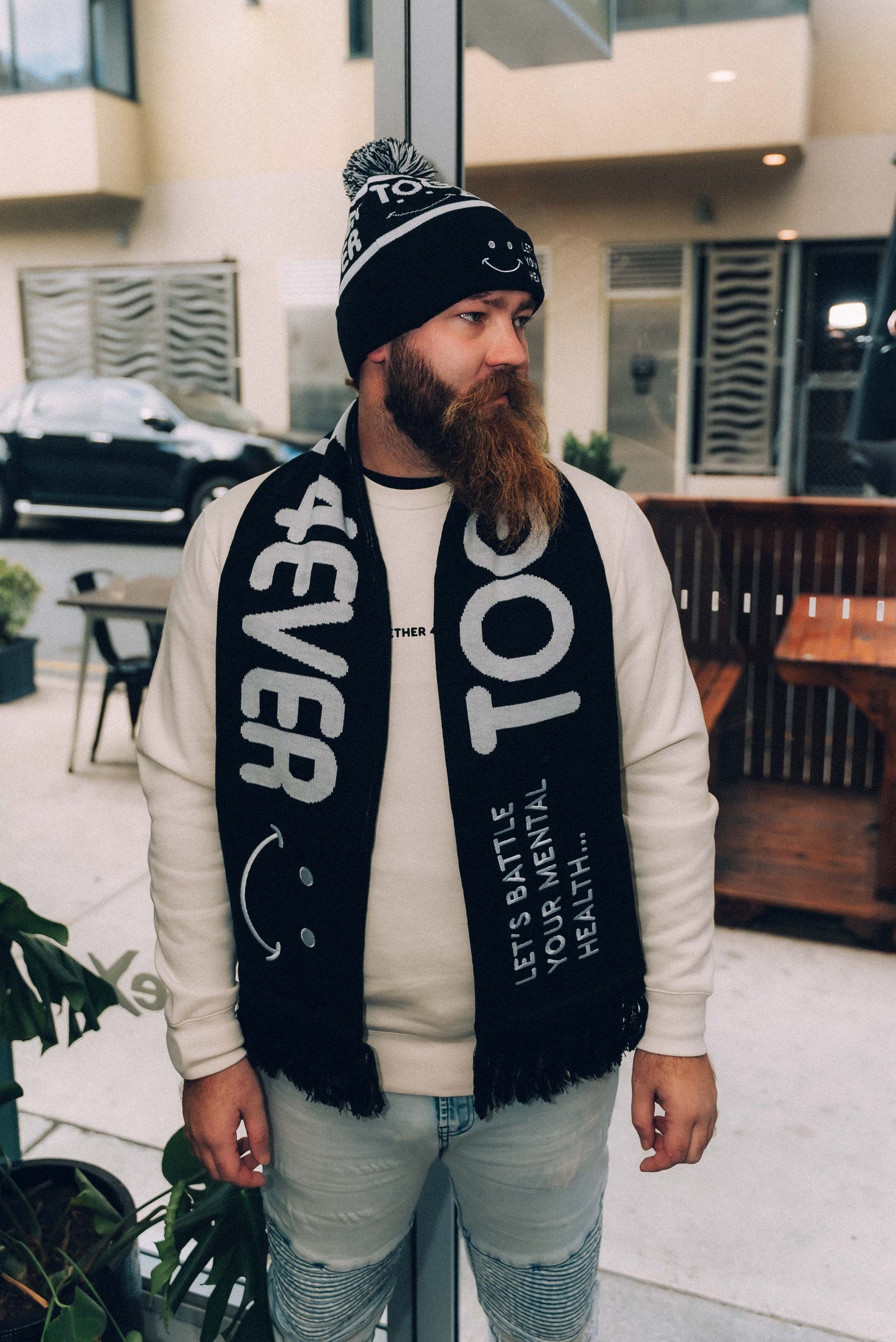 4EVER SCARF - BLACK & WHITE
